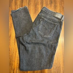 Women’s Levi’s 311 Shaping Skinny Sz 33